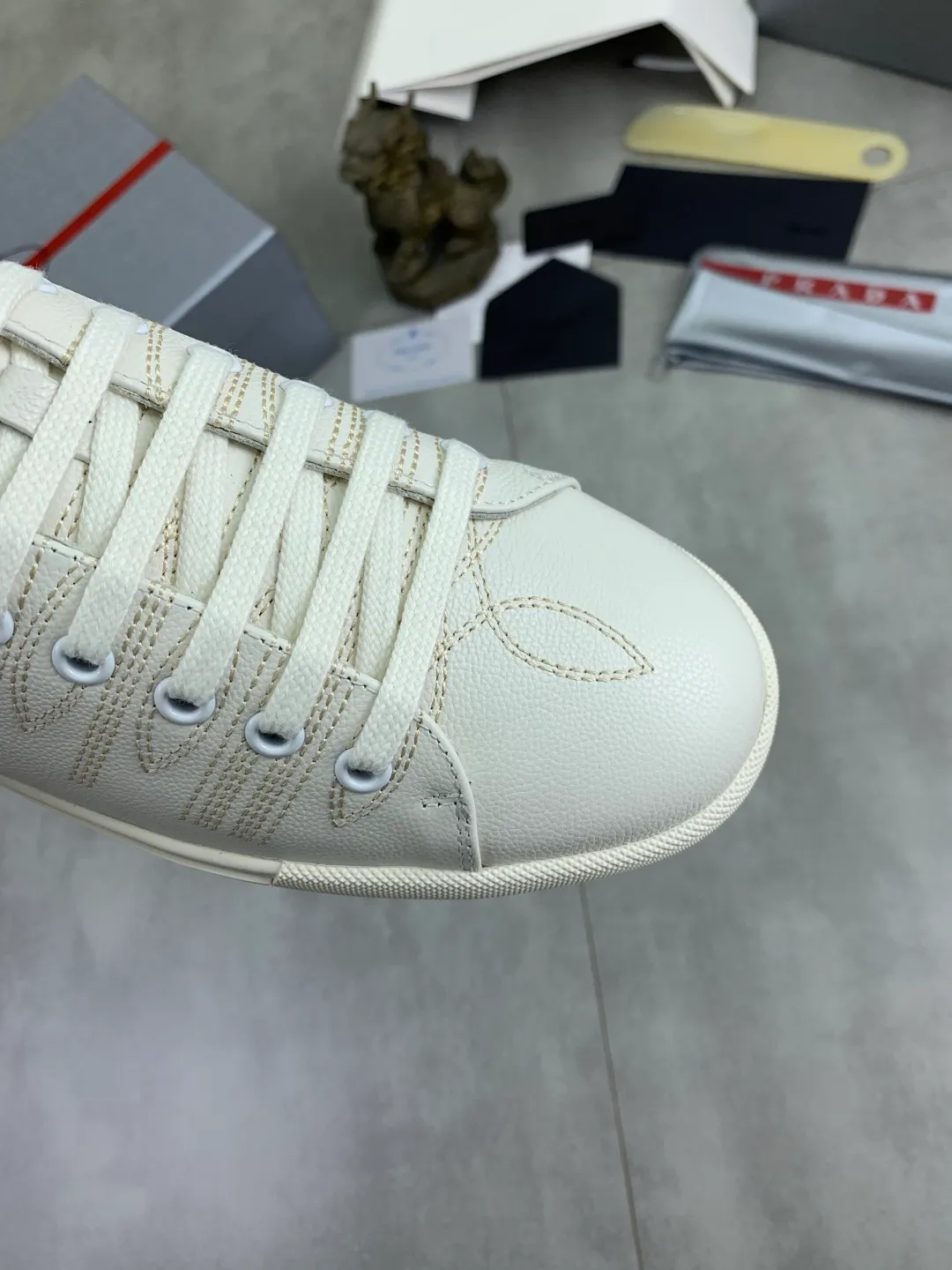 Men's men's shoes P560💰[New model] The latest hot model is on the official website, 🆘 The trendy brand (Prada) mainly promotes the hot model, avant-garde and versatile fashion men's shoes private version mold opening, cowhide surface splicing 1:1.. Fashionable and simple, original imported cowhide lining cowhide feet; the atmosphere and personality are more fashionable, eye-catching and pursuing class. It will subvert the old ideas and be a must-have for fashion trendsetters with you! Must keep it for yourself! Tall and comfortable, large and low, high-end quality workmanship. Code number: 38-44 3️⃣optional.